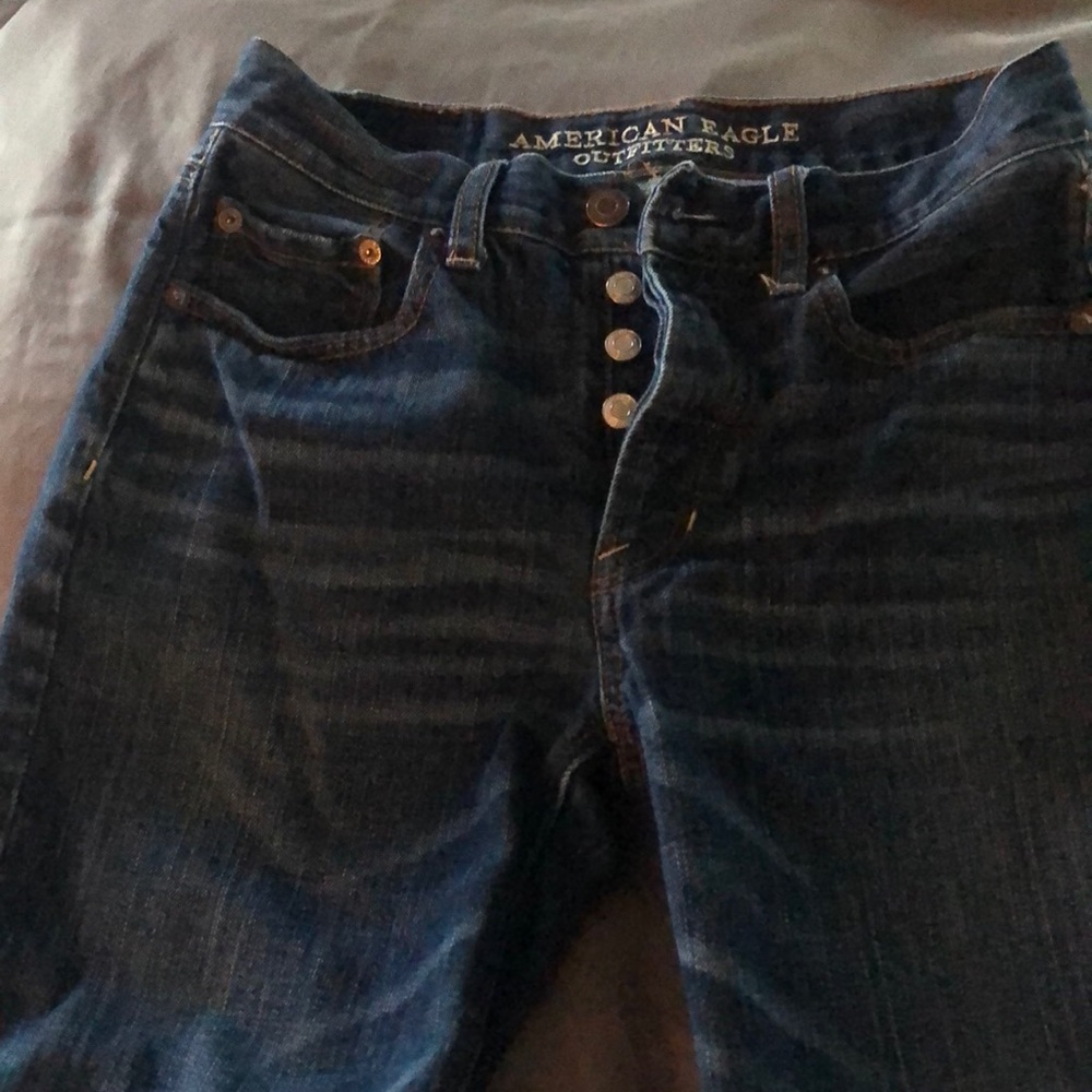 American Eagle Jeans. Button fly. Size 2- Regular. Great shape and super comfy.